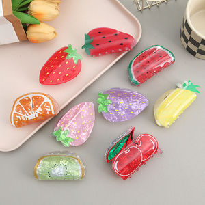 Barrettes en acrylique à motif de dessin animé, série fruits sucrés, style mignon, pour femmes, bijoux de mode, vente en gros, très populaires - Product Image 3