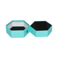 Boîte hexagonale d'emballage de bijoux en carton écologique avec insert en mousse bleue mate pour bracelets, colliers, bagues et boucles d'oreilles