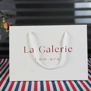 Sacs en papier personnalisés avec logo imprimé, écologiques, pour cadeaux, vêtements, cosmétiques, sacs en papier blanc en carton pour le shopping - Product Image 5