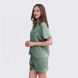 Set di pigiama satinato colori verdi per donne e bambini colori abbinati pigiama in seta per adulti pigiama Set per bambini - Product Image 1