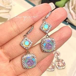 Pendientes rojos chinos de corte Rosa milenario para mujer, Nueva joyería de moda de gota de gradiente largo cuadrado de diamante rosa brillante octogonal - Product Image 4