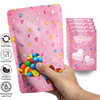Op maat gemaakte hartvormige staande zipzakken, vochtbestendig en hersluitbaar, voor snoepverpakkingen zoals gummies en snacks.