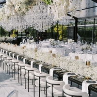 Tente de réception de luxe TENTCHO en aluminium personnalisée avec toit transparent en verre et parois claires pour mariages et événements en plein air