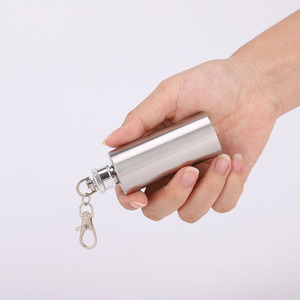 Mini bouteille <span class=keywords><strong>de</strong></span> vin rectangulaire <span class=keywords><strong>en</strong></span> acier inoxydable avec logo personnalisé, porte-clés, flacon <span class=keywords><strong>de</strong></span> poche portable, cadeau <span class=keywords><strong>en</strong></span> gros - Product Image 4