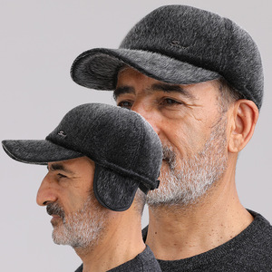 Gorra de béisbol de invierno para hombre con forro polar y orejeras, gorra plana cálida para deportes al aire libre, negra y gris - Product Image 1