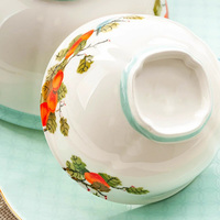 Vaisselle en porcelaine sous glaçure faite à la main, style chinois : bols, assiettes, cuillères, théières