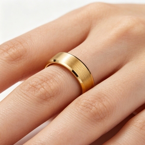 Anello Unisex da 8mm Placcato Oro 18K, Fede Nuziale in Acciaio Inossidabile con Finitura Spazzolata, Anello di Promessa per Uomo e Donna - Product Image 3