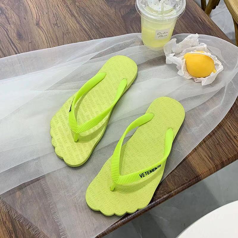 Korea Casual Flip Flops Slippers Light Beach Sandals Household Slipper Wholesale