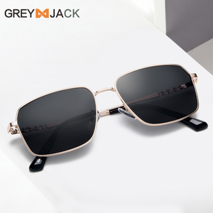 Lunettes de soleil polarisées pour homme Grey Jack, monture or et noir, verres TAC, protection UV400, style sport et conduite en extérieur - Product Image 1