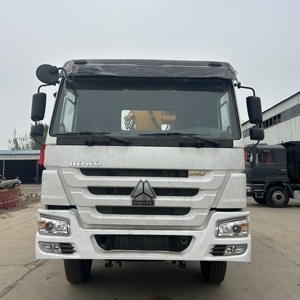 Chine SINOTRUK HOWO <span class=keywords><strong>camion</strong></span> à <span class=keywords><strong>benne</strong></span> basculante de marque supérieure <span class=keywords><strong>grue</strong></span> montée sur <span class=keywords><strong>camion</strong></span> SQ12SK3Q mini grues 12 tonnes <span class=keywords><strong>grue</strong></span> en plein essor avec toute la rotation - Product Image 2