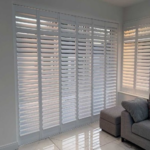 Persiane Orizzontali Quadrate <span class=keywords><strong>in</strong></span> <span class=keywords><strong>Legno</strong></span> per Esterni dal Design Moderno <span class=keywords><strong>con</strong></span> Ventilazione, Facili da Pulire, Ideali per Finestre Superiori e Uso Alberghiero - Product Image 1