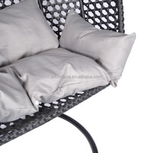 Fauteuil suspendu double Hitree en rotin pour jardin, patio, ou salon, avec structure en métal - Product Image 2