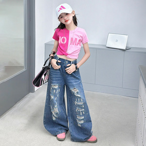 Conjunto Casual para Niña 2026, Camiseta de Manga Corta con Estampado de Letras Rosadas + Jeans Rotos, Conjunto de 2 Piezas - Product Image 1