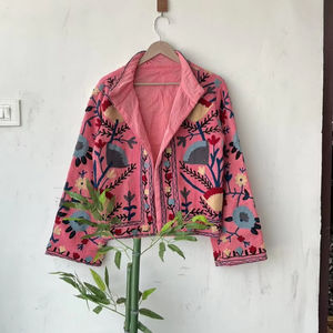 Chaqueta bordada Suzani hecha a mano, abrigo de algodón acolchado bohemio, prendas de vestir exteriores bordadas florales, moda étnica tradicional para mujer - Product Image 1