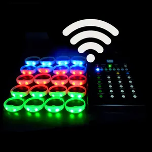 音乐会派对喜欢15种颜色遥控LED闪光手镯，带有定制徽标