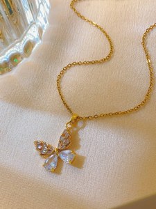 Collar Jeuteis de Joyería Antideslustre en Acero Inoxidable Chapado en Oro de 18k con Colgante de Mariposa de Circón y Perlas para Mujer Regalo de Joyería - Product Image 4