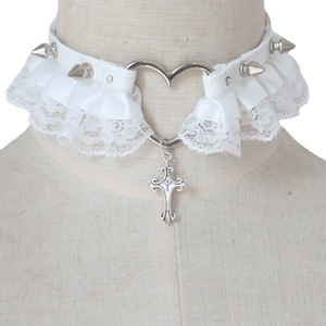 Collier ras du cou gothique blanc en dentelle avec croix papillon style punk subculture - Product Image 5