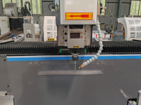 Machine de perçage et de fraisage CNC automatique économique pour l'aluminium, avec PLC et moteur, pour les petites usines de fenêtres