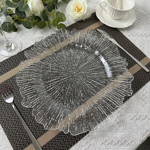 Assiettes de présentation en plastique transparent à bord doré pour le dîner de mariage Vente en gros <span class=keywords><strong>pas</strong></span> <span class=keywords><strong>cher</strong></span> - Product Image 1