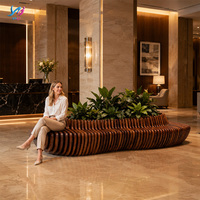 Banc d'attente extérieur commercial multi-personnes en bois massif nordique, design paramétrique moderne, durable et écologique, pour centres commerciaux et écoles