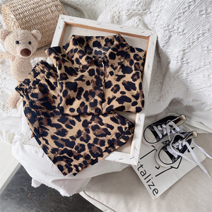Bộ quần áo thời trang mới cho bé gái và bé trai, áo sơ mi ngắn tay in họa tiết da báo toàn thân + quần short cho trẻ em - Product Image 6