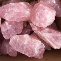 Pierre en cristal naturelle de quartz rose de Madagascar en gros rose pour le traitement d'autres métiers en cristal