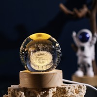 Lampe LED 3D Galaxie en Verre Cristal Gravée Système Solaire avec Base en Bois pour Chambre d'Enfant & Cadeau