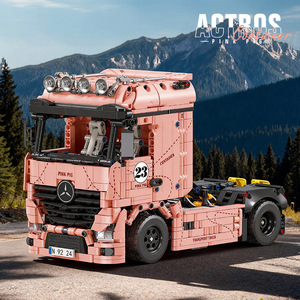 JIESTAR Pink Pig Container Truck Building Blocks for Cargo Trailer Head Model JJ3224 ABS Plastic 1:8 Scale Collector Set - Product Image 5