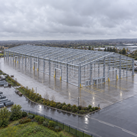 Bâtiment métallique préfabriqué résistant à la corrosion, entrepôt en acier EN S355, panneaux isolés, atelier, bureau