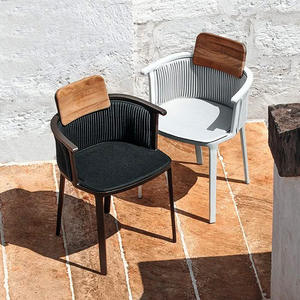 Fauteuil d'extérieur avec structure en alliage d'aluminium et dossier en bois, mobilier de patio contemporain pour usage résidentiel - Product Image 1