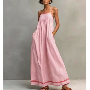 Vestido maxi de tirantes finos con rayas verticales para mujer, con ribete en contraste rojo, cuello cuadrado, busto fruncido, estilo holgado para vacaciones - Product Image 2