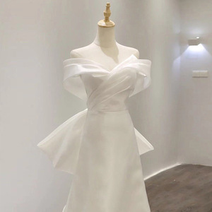 Robes de mariée de princesse style célébrité en satin vintage, épaules dénudées, avec longue traîne, robe de bal de mariée et robe de soirée - Product Image 1