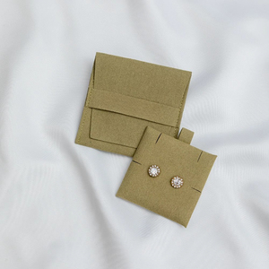 Pochette à bijoux en microfibre personnalisée Oliver avec insert/support, logo en relief, pour emballage de bijoux, 8*8+8 cm, personnalisable, vente en gros - Product Image 6