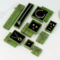 Matériaux recyclés verts militaires estampage boîte-cadeau d'emballage de bijoux carrés rigides pour bagues colliers boucles d'oreilles Bracelets