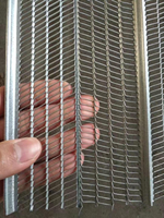 Caillebotis métallique à nervures hautes pour coffrage permanent et construction en béton