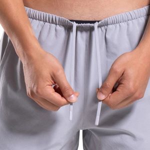 Shorts de course légers pour hommes gris clair et noir avec empiècements, pour l'entraînement, la gym, le sport et les activités sportives, avec poches latérales - Product Image 6
