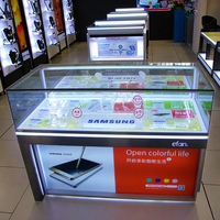 Vitrine d'exposition en verre avec éclairage LED personnalisé pour accessoires d'appareil photo et de téléphone portable