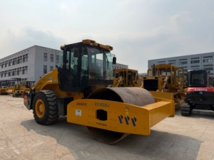 เครื่องบดอัดดินแบบสั่นสะเทือนเดี่ยว รุ่น XS203J ขนาด 20 ตัน ใช้เครื่องยนต์ดีเซล Shangchai ได้รับการรับรองมาตรฐาน CE และ EPA สำหรับงานดิน - Product Image 3