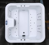 Bain à remous de luxe moderne pour l'extérieur, idéal pour les villas et les jardins, avec chauffage à température constante