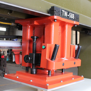 Prix <span class=keywords><strong>de</strong></span> gros Usine <span class=keywords><strong>de</strong></span> fabrication <span class=keywords><strong>de</strong></span> portefeuilles Housse <span class=keywords><strong>de</strong></span> siège <span class=keywords><strong>de</strong></span> voiture Presse en cuir Machine <span class=keywords><strong>de</strong></span> découpe <span class=keywords><strong>de</strong></span> tête <span class=keywords><strong>de</strong></span> voyage - Product Image 6