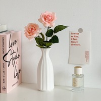 Vase à fleurs séchées en céramique artisanale moderne Qianrui, petit vase blanc hydroponique, ornements pour salon, décoration nordique pour la maison