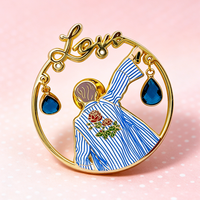 Épingles de revers personnalisées en métal plaqué avec émail dur, design anime Kpop mignon, avec chaîne