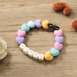 Collar personalizado con nombre de perro y gato con cuentas de corazón de color - Product Image 1