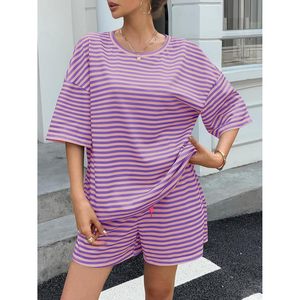 Conjunto de 2 Piezas a Rayas para Mujer Fisoew, Top Holgado de Manga 3/4, Pantalones Cortos de Cintura Alta, Conjunto Casual para Descansar, Tejido Transpirable - Product Image 4
