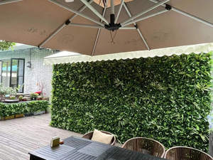 פאנלים דקורטיביים של דשא מלאכותי בגודל 3.3x3.3 רגל, קיר ירוק, רקע עמיד לקרני UV, גדר פרטיות, קישוט לחתונה - Product Image 4