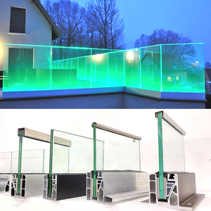 Balustrades en verre avec profilés en aluminium de luxe pour terrasse extérieure, montage au sol - Product Image 2