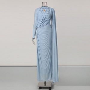 Robe longue élégante style rétro en satin, plissée, ajustée, anti-plis, col en V, avec anneau métallique, nouvelle collection 2026, couleur unie - Product Image 3