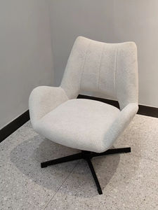 Chaises <span class=keywords><strong>de</strong></span> <span class=keywords><strong>bar</strong></span> en bois blanc <span class=keywords><strong>de</strong></span> luxe avec base métallique pivotante réglable et siège en tissu, design moderne pour la cuisine, la salle à manger et l'utilisation en centre commercial - Product Image 1