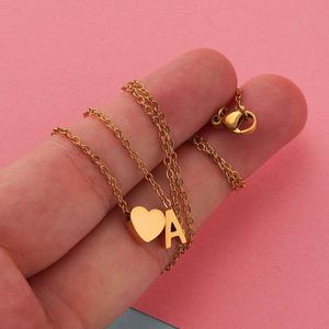 Collar de Cadena para Mujer, Chapado en Oro de 18K, con Letra Inicial y Corazón, Personalizado, Pequeño, Modelo M - Product Image 4