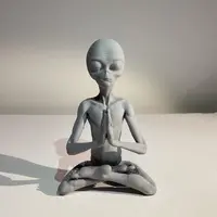 Decorazione di arte all'ingrosso che medita la statua aliena della resina dell'ornamento figurine aliene decorazione del giardino per il ministero degli interni all'aperto